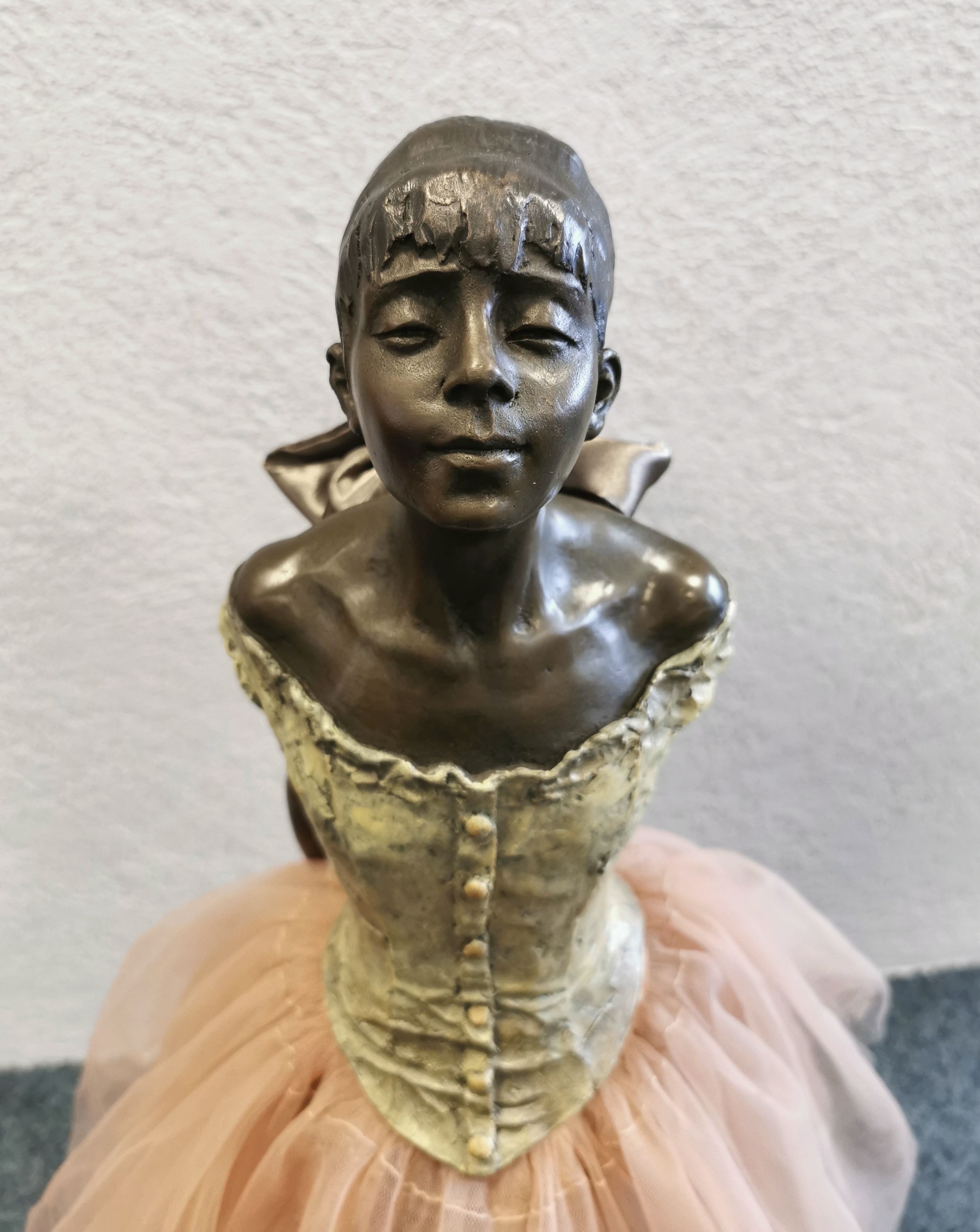Sculpture La Petite Danseuse – D'après Degas – Parastone – Résine/Tissu/Bois (Neuf)