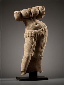 A SANDSTONE TORSO OF A YAKSHI, INDIA, MATHURA, KUSHAN PERIOD, 1ST-2ND CENTURY - Indian School, 1st Century