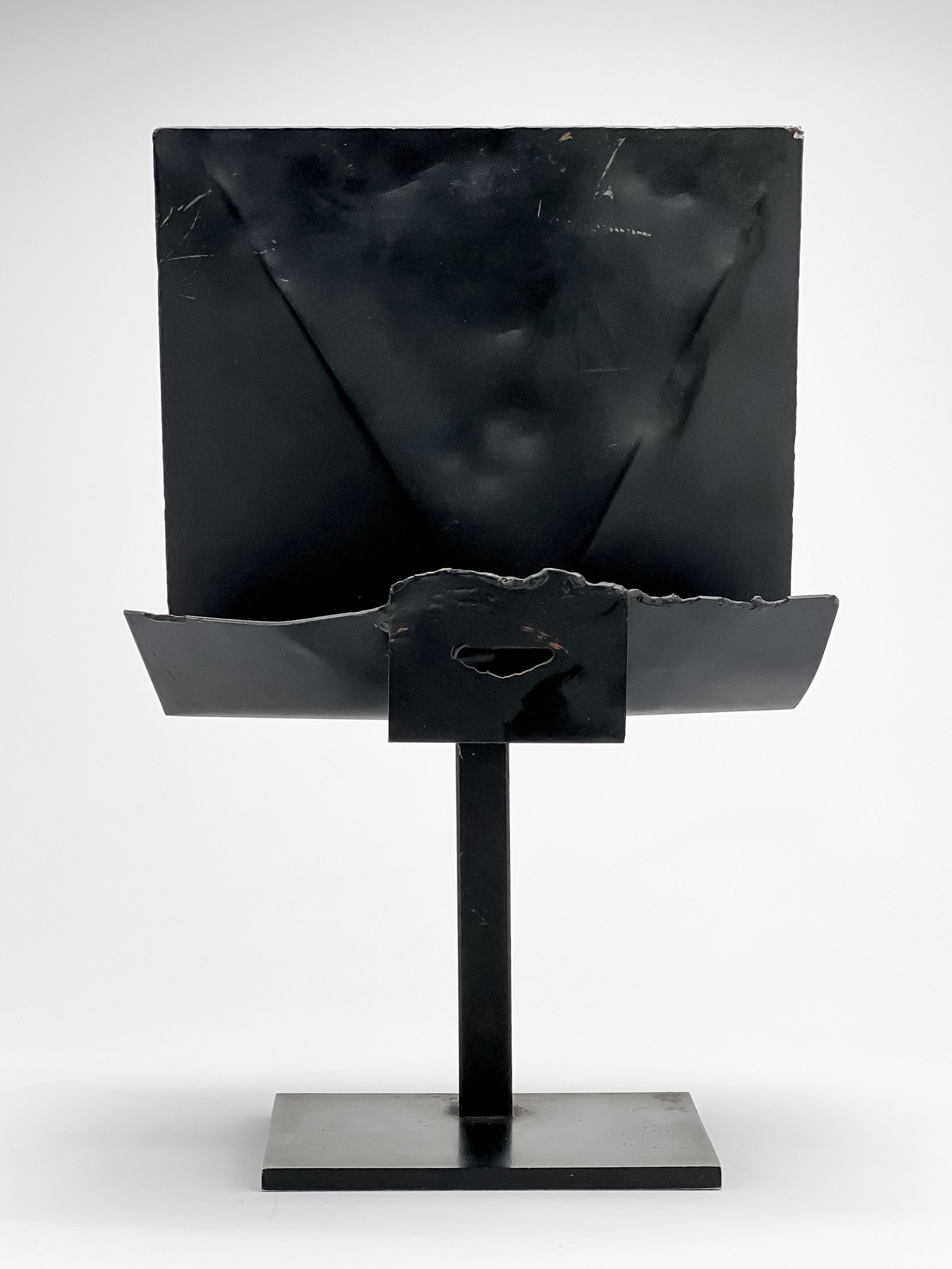 Artwork by Maria Simon, Untitled, Made of welded and enameled metal