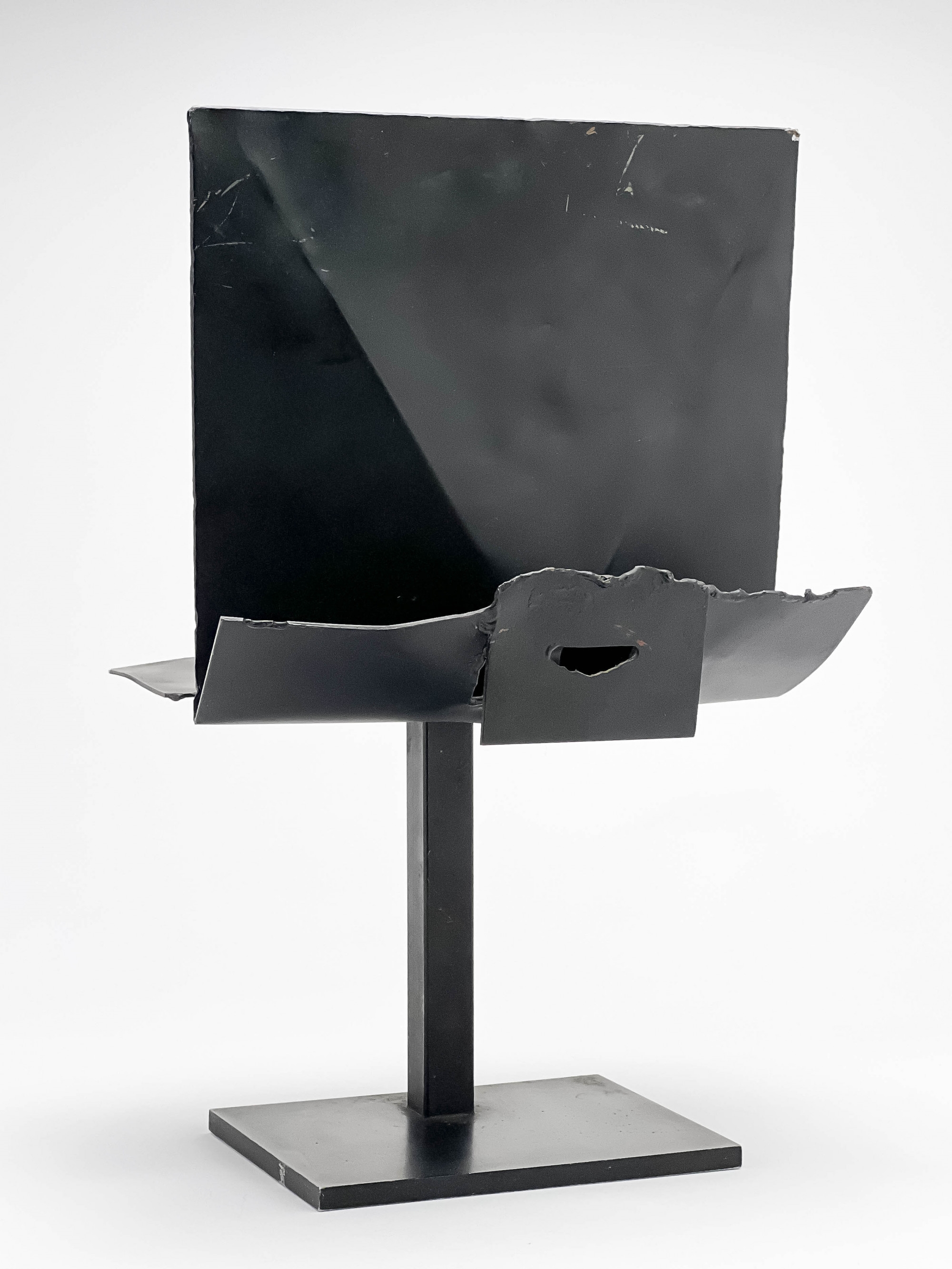 Artwork by Maria Simon, Untitled, Made of welded and enameled metal