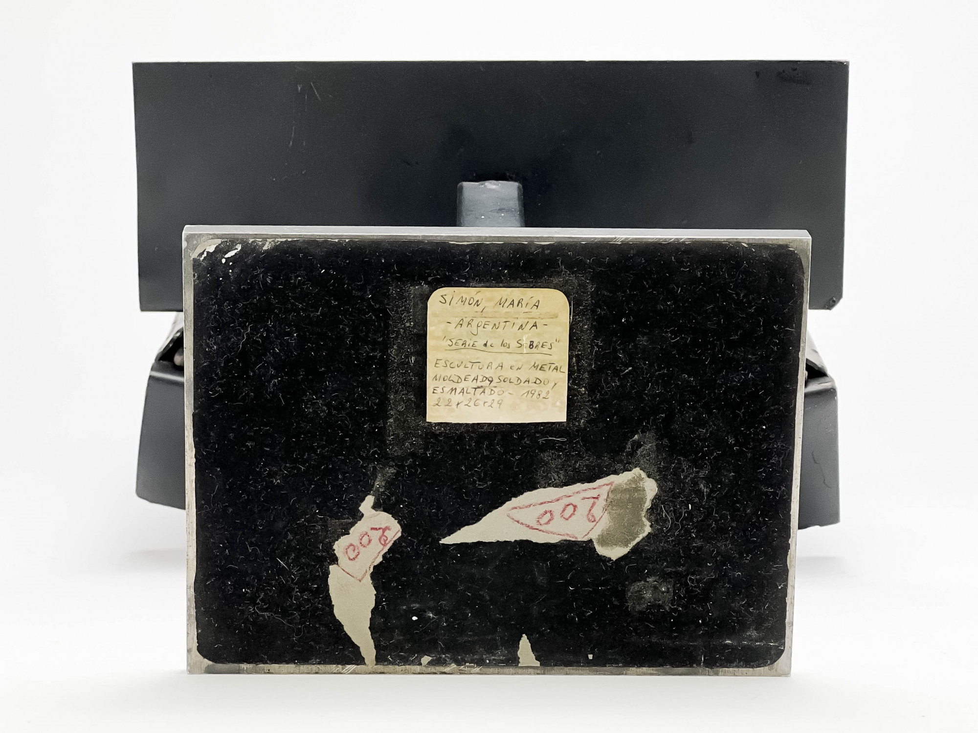 Artwork by Maria Simon, Untitled, Made of welded and enameled metal