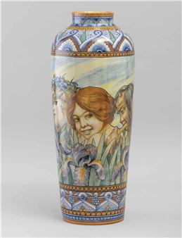 A large majolica terracotta vase - Venturino Minardi