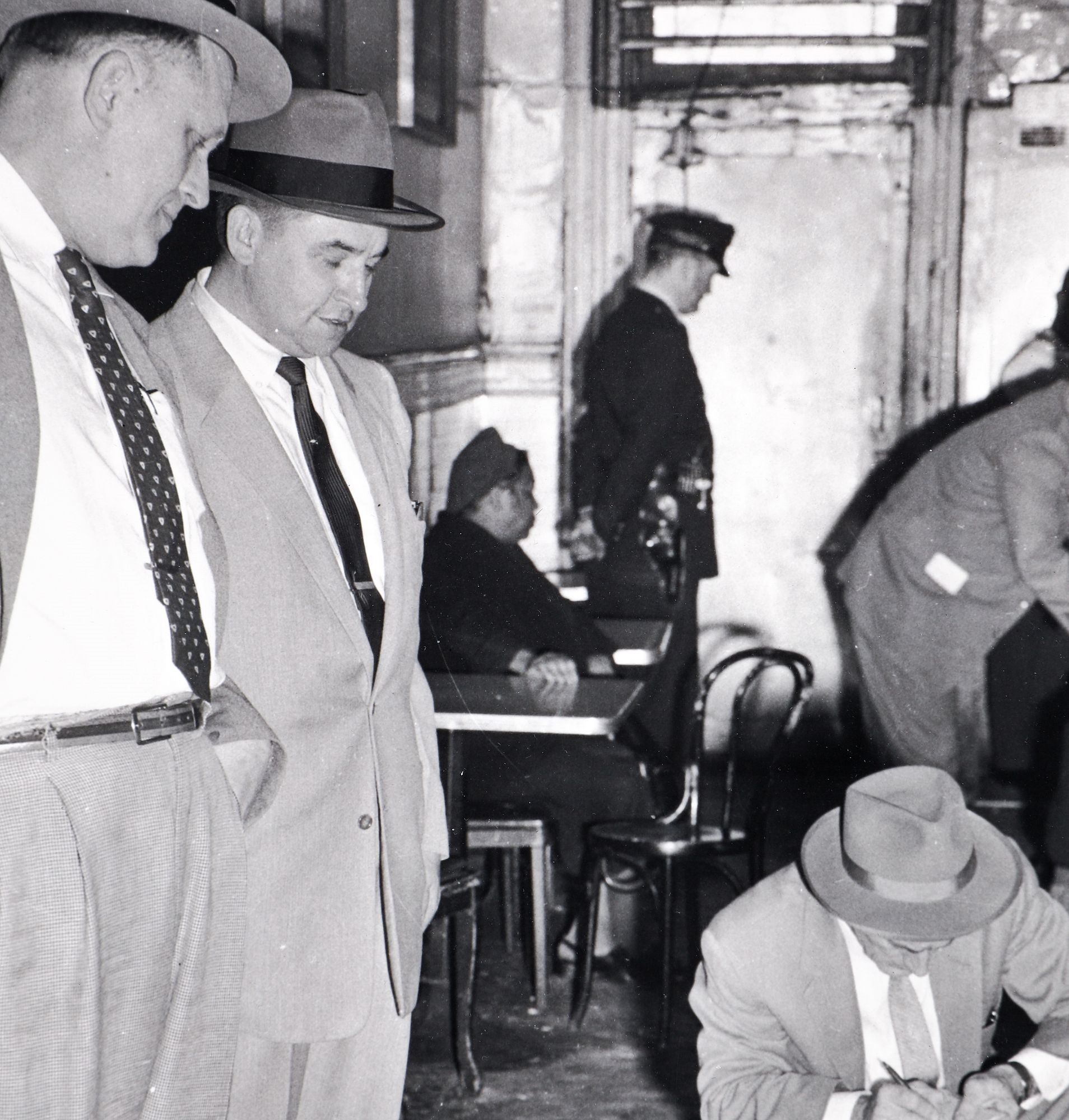 Crime Scene Photographs - nkcqoa8