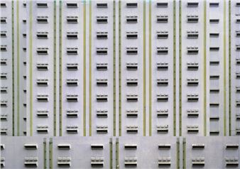 Michael Wolf: Architecture of Density - Flowers, London (Kingsland Road)