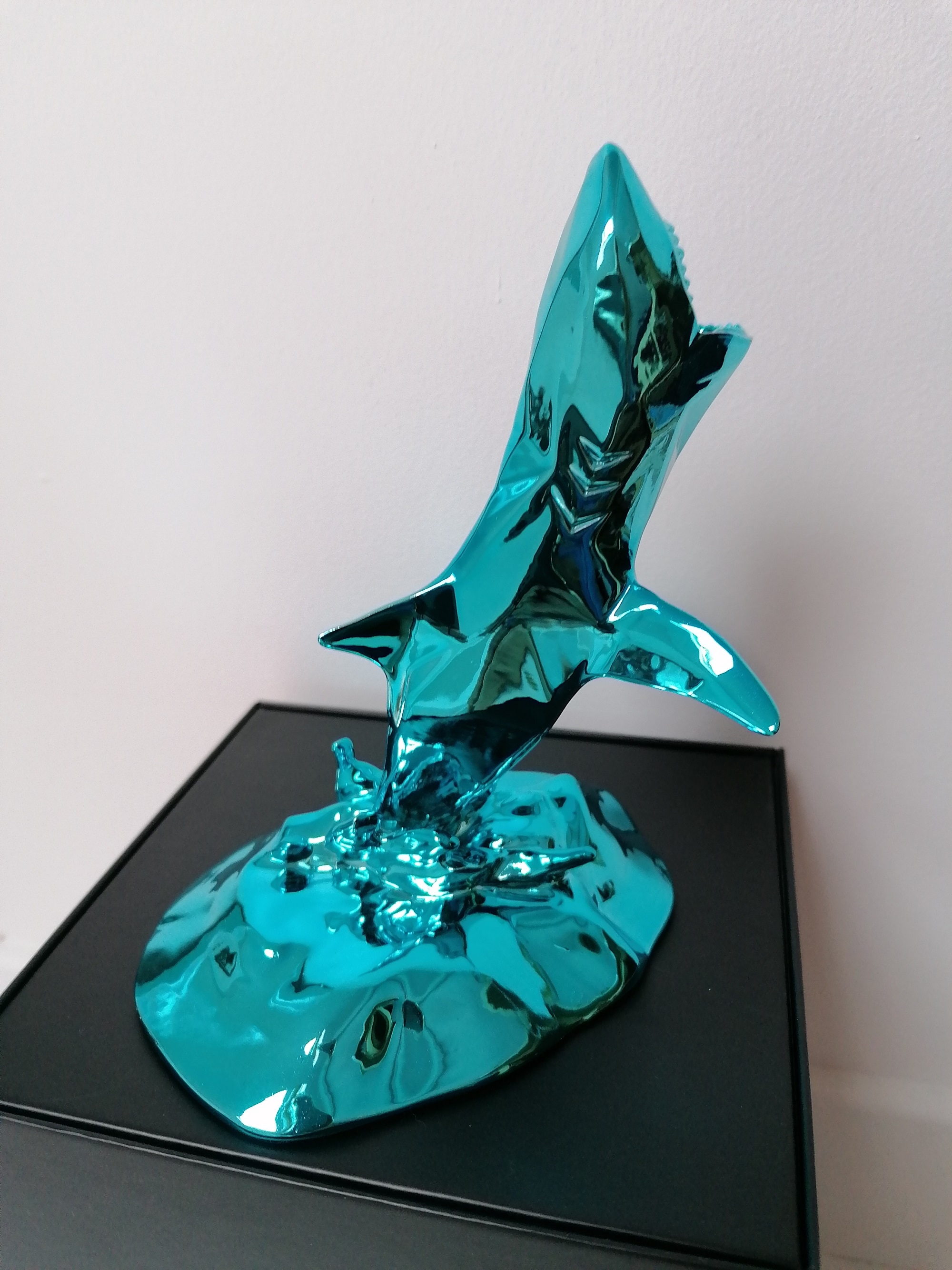 Sculpture Wolf Spirit Pearl Grey Edition par Orlinski