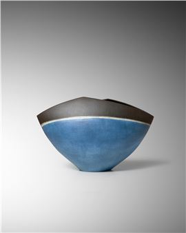 A Large Slip-Glazed Decorated Vase - Mitsukuni Misaki