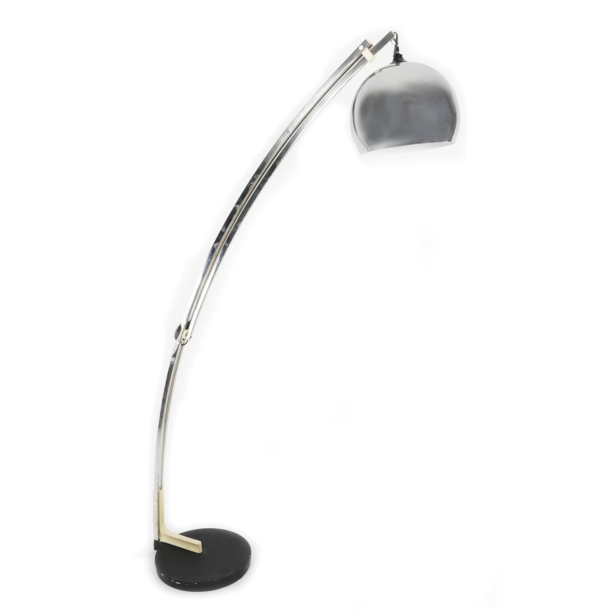 Lampada Da Terra In Acciaio Cromato Con 3 Paralumi Direzionabili In Vetro Bianco - Altezza 160 Cm, Base 25 Cm, Per Lampadine G19