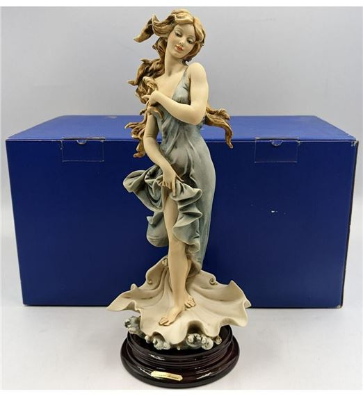 Giuseppe Armani Giuseppe Armani Figurine Collector's Society Venus