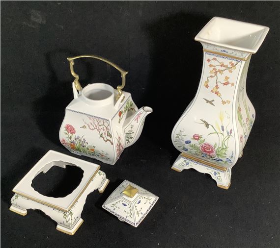 Franklin Mint | Franklin Mint Fine Porcelain Vase & Teapot | MutualArt