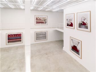 Candida Höfer: Berlin und Anderswo - Konrad Fischer Galerie, Berlin