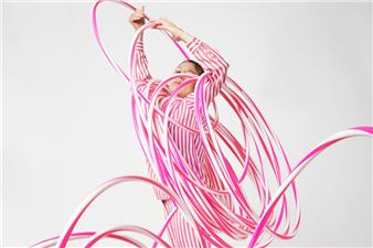 Lilibeth Cuenca Rasmussen: Looping the Hoop - Gammel Holtegaard