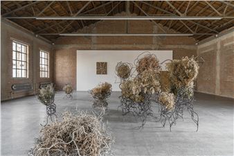 Yang Xinguang: Winds of Spring - Beijing Commune