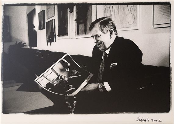 Václav Havel with a photo of Václav Havel from 1975