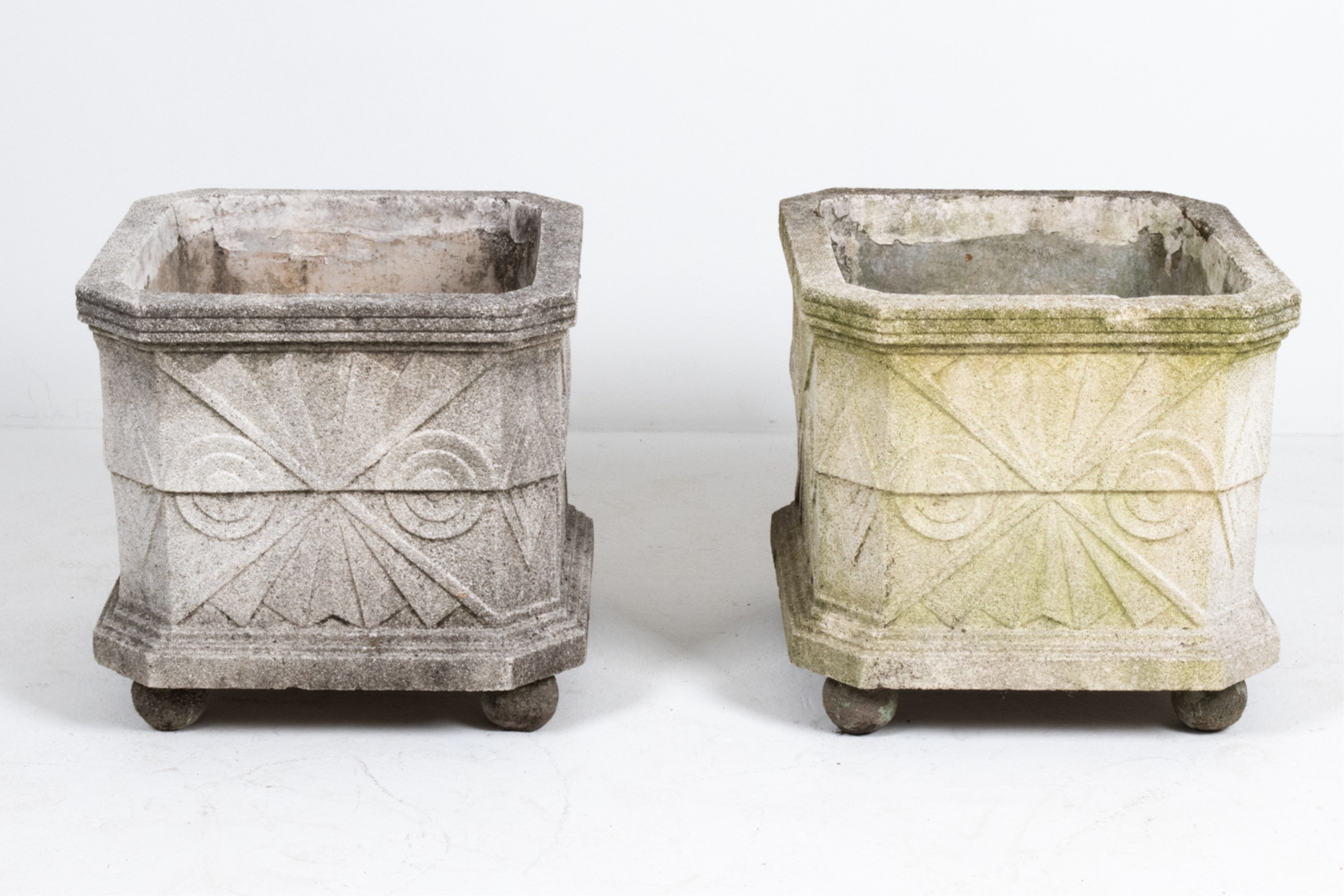 Frank Lloyd Wright | PAIR OF CAST CEMENT SQUARE PLANTERS | MutualArt