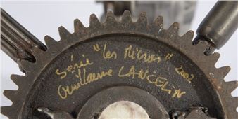 Sculpture from the series "Les Micros" made of mechanical elements, such as cogwheels and casing, welded together. - Guillaume Lancelin