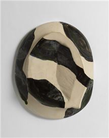 Alison Britton, Plattering