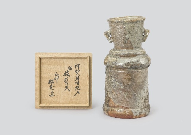 Artwork by Komori Shoan, Iga vase with lugs
