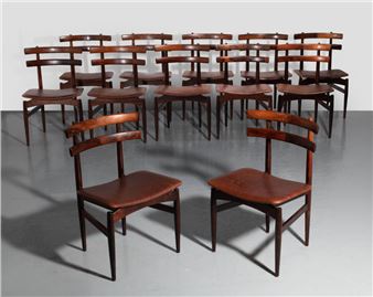 Suite de douze chaises mod. 30 - Poul Hundevad