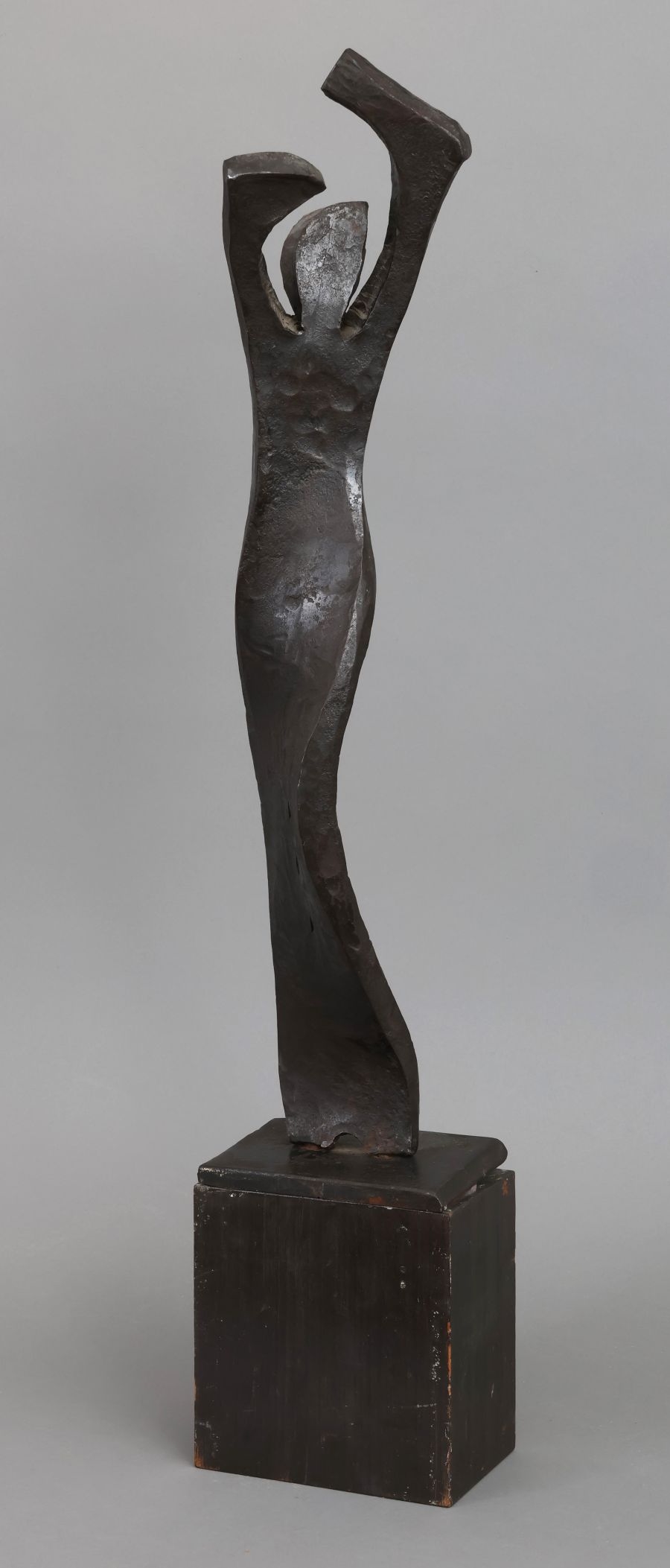 Artwork by Bruno Vallazza, ¨Weibliche Figur¨, Made of Eisenplastik