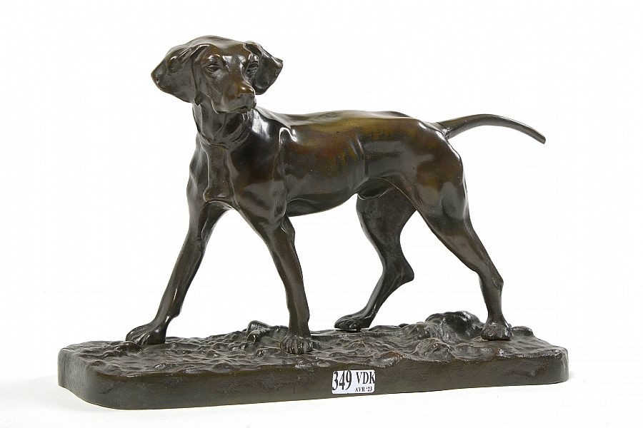 Sculpture Animalière – Chien De Chasse En Bronze Patiné – Statue Décorative XXème