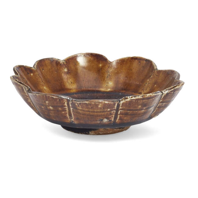 A Chinese Henan brown-glazed foliate dish Song-Liao dynasty - Liao Dynasty