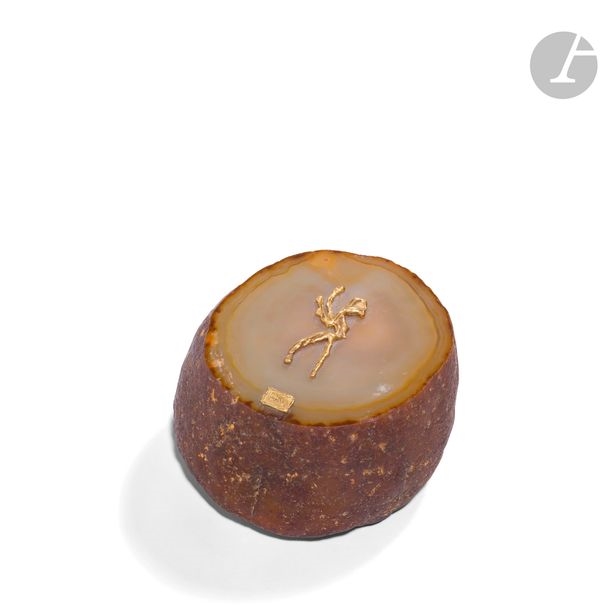 Artwork by Jean Mahié, Jean-marie Mazard, Jacline Nataf Mazard, Paperweight., Made of The base in agate; the title motif in 22-carat gold