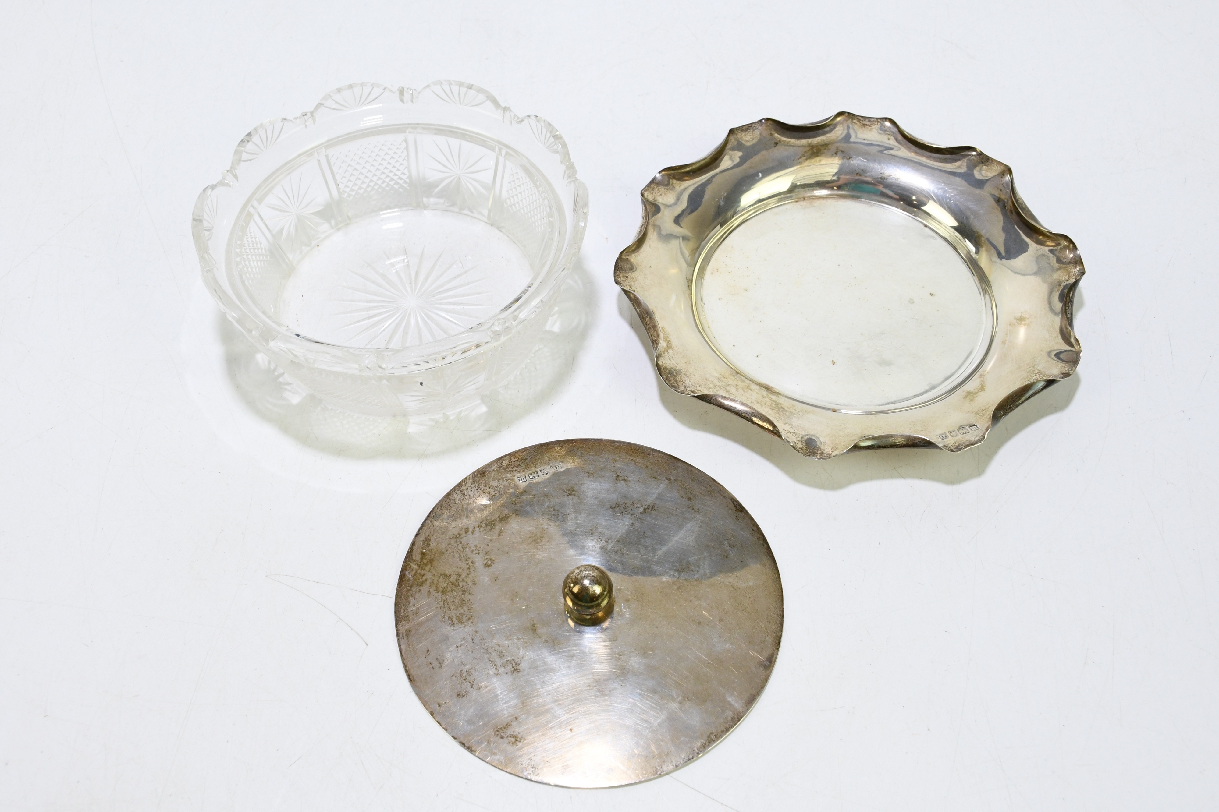 Harrison Fisher | of circular fluted form (1904) | MutualArt