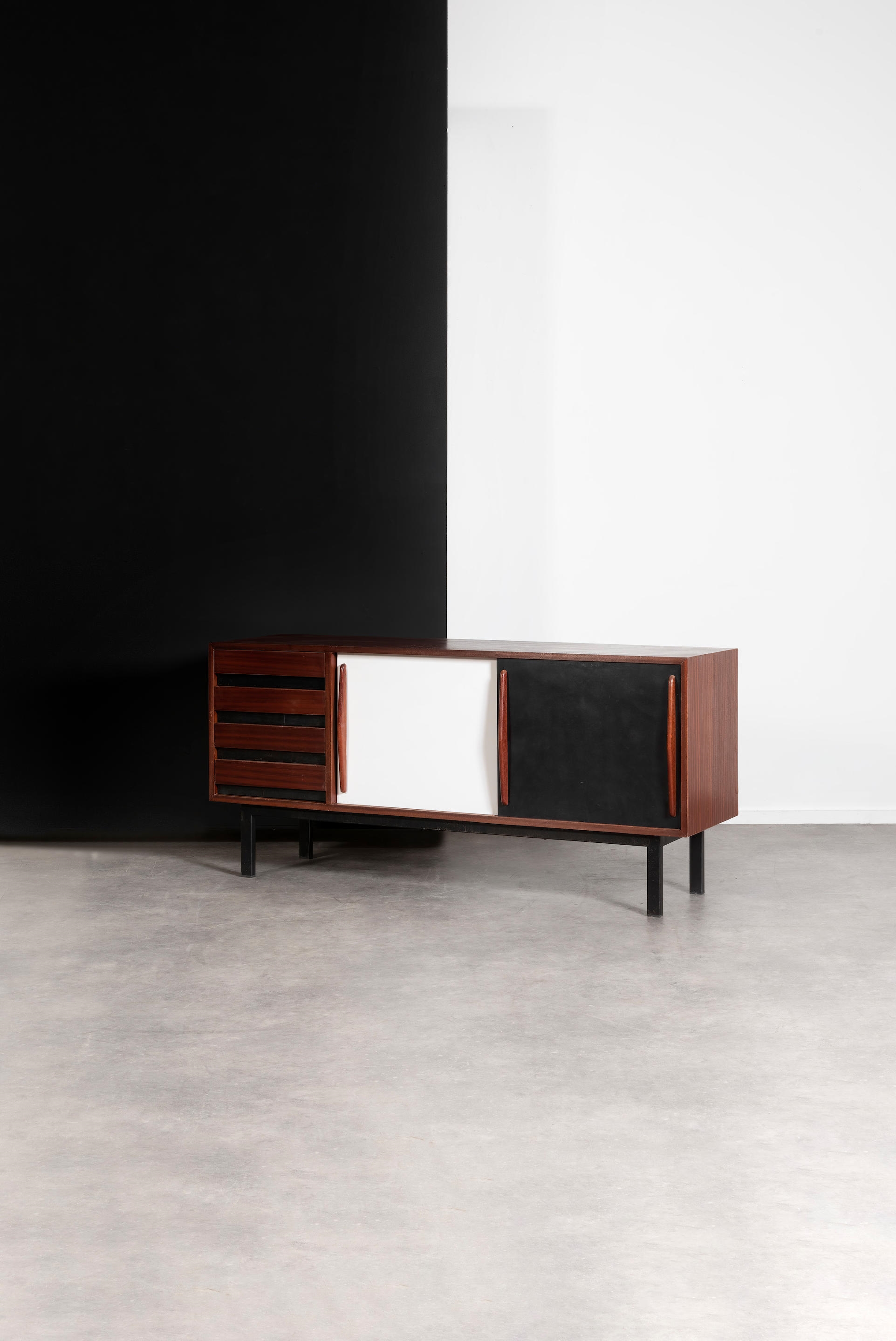 Charlotte Perriand | Mod. Cansado Enfilade à deux portes et quatre ...