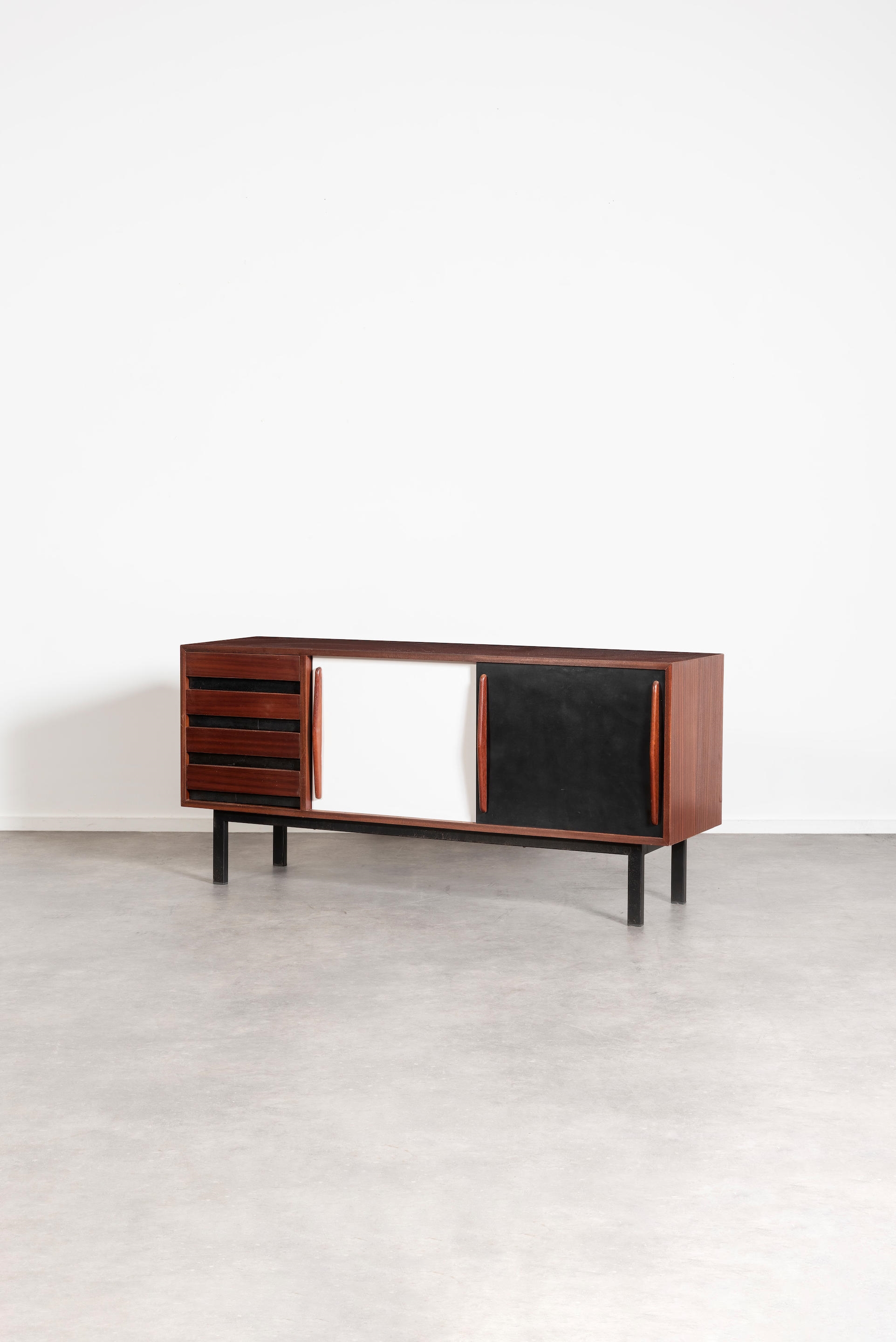 Charlotte Perriand | Mod. Cansado Enfilade à deux portes et quatre ...