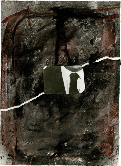 Artwork by Antoni Tàpies, Portfolio "Sinnieren über Schmutz", Made of Collage, gouache, charcoal and sand, with applied photograph
