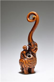 NETSUKE EN BOIS REPR?SENTANT UN ?L?PHANT ET UN KARAKO - Tsuji