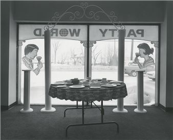 Lynne Cohen: Works 1977-81 - Galerie Jacky Strenz