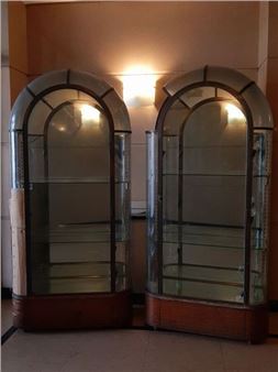 Pair of display cases - Delarue Picard