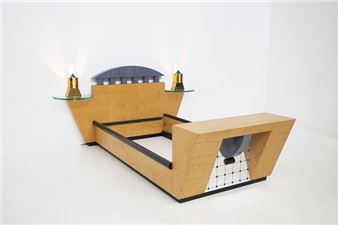 Bed model "Stanhope" by Memphis - Michael Graves