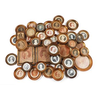 An impressive collection of 42 miniature portraits - Paul Ipsen