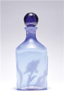 Bottle with floral decoration - Jun Fujita