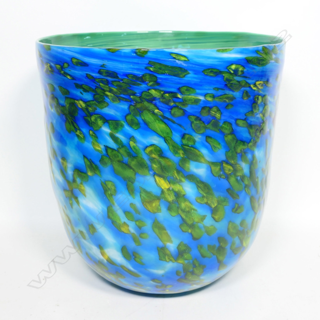 Garry Nash | Garry Nash very large art glass vase | MutualArt