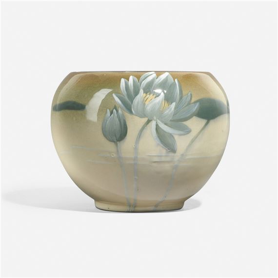 Eocean bowl with water lilies - Albert Haubrich