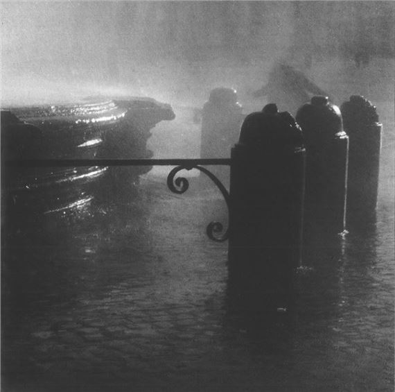 Lot composed by 2 photographs by Gualberto Davolio Marani