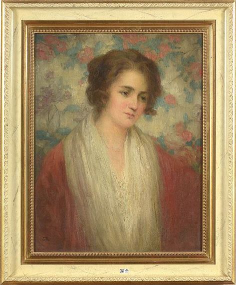 Portrait de femme sur fond de papier peint fleuri by Dolf van Roy