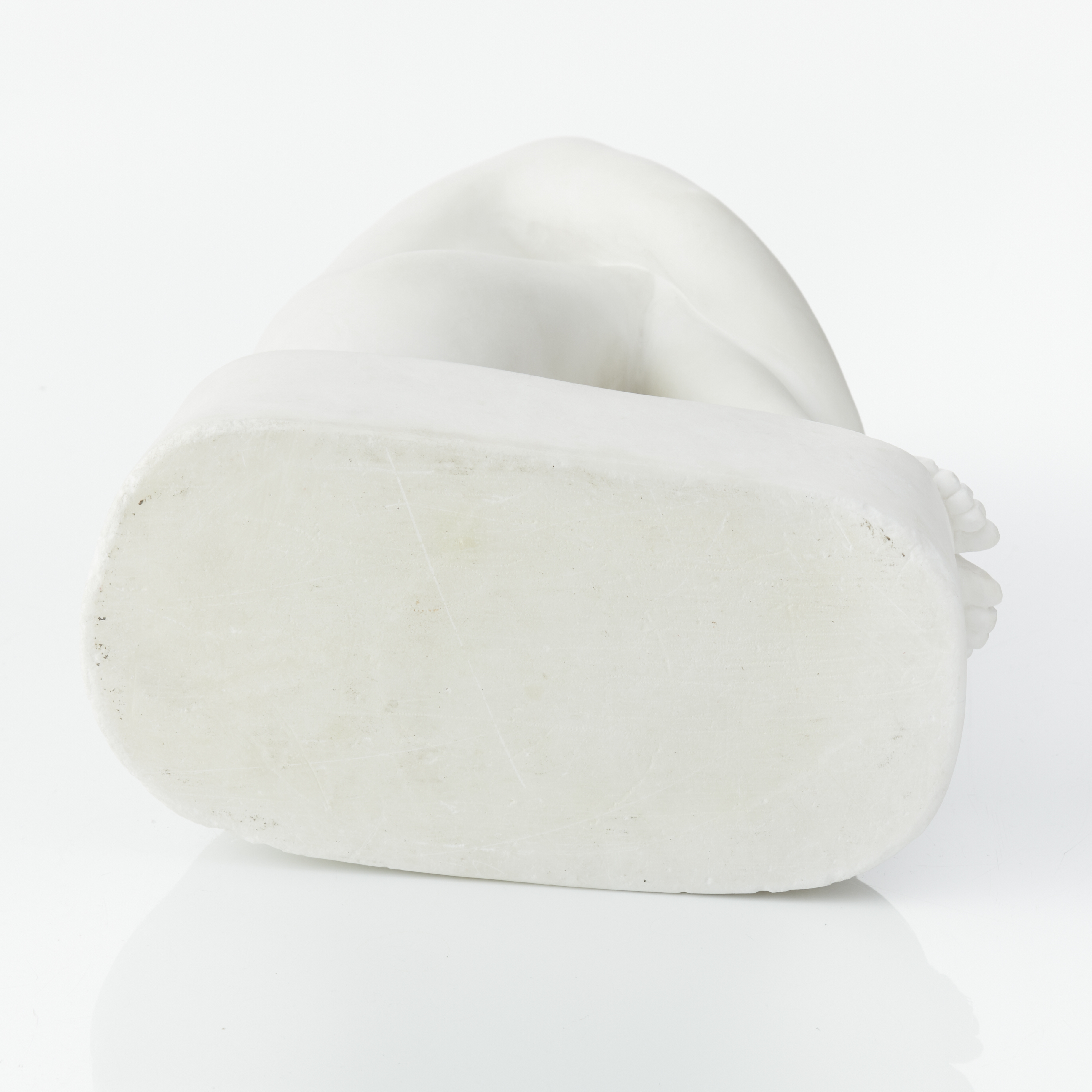 Artwork by Börje Börjeson, Sittande kvinna, Made of Alabaster