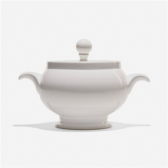 Eva Zeisel | Pinnacle lidded bowl (Circa 1985) | MutualArt