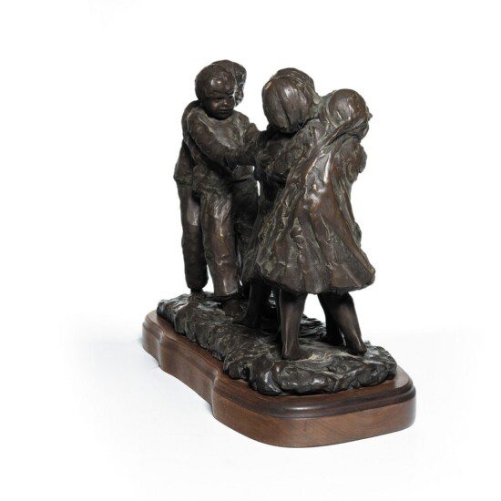 Artwork by Glenna Goodacre, Tug o’ War, Made of Bronze, cast