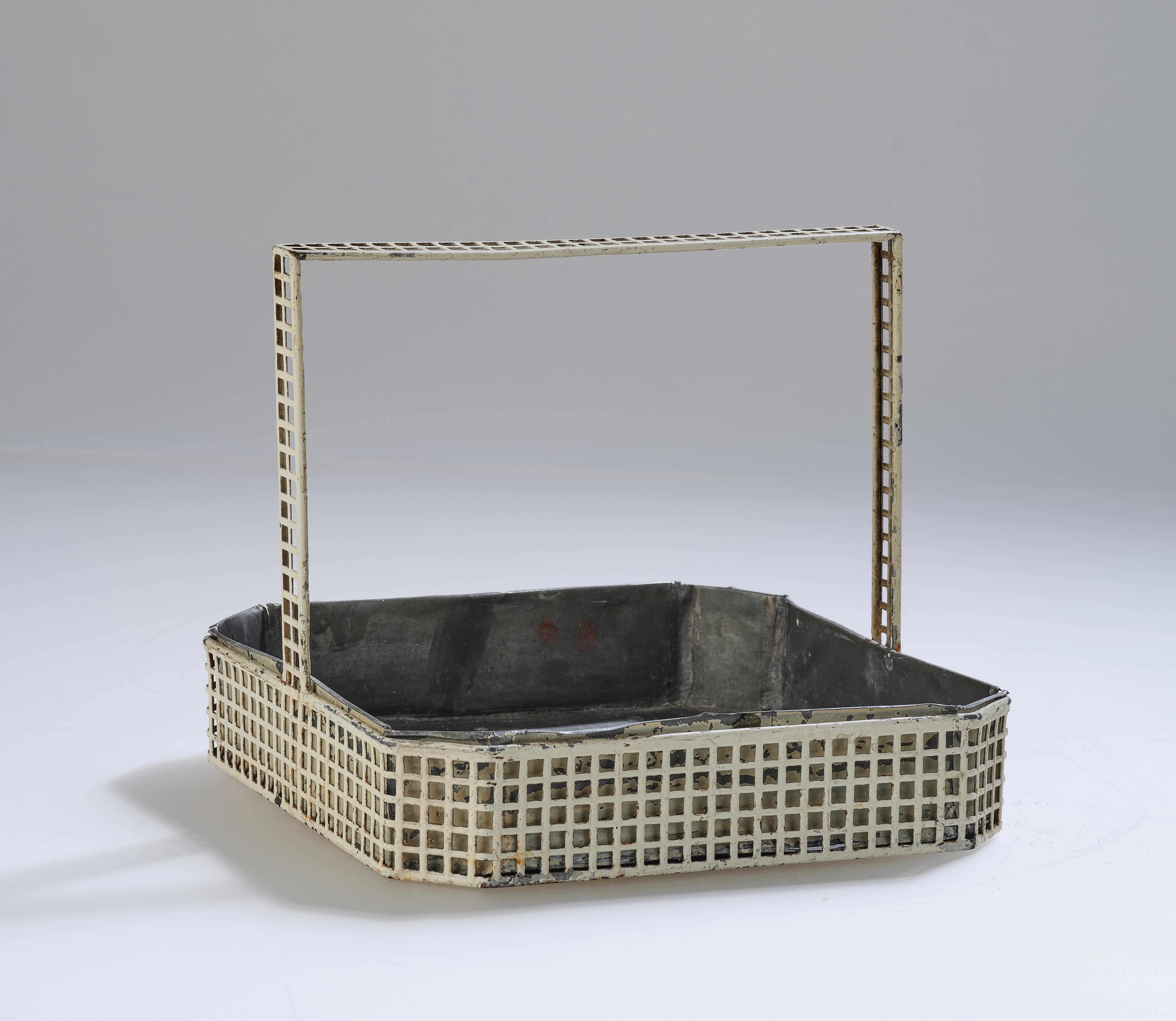 Josef Hoffmann, A handled basket (flower basket) (1905)