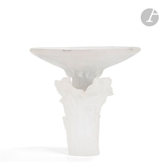 Cup in pâte de cristal, floral decoration on the foot - Georges Stahl