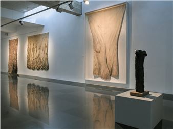 Dialogue on Fragility: Matter as a Pretext for the Creative Pulse