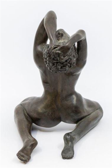Sue Riley | Figure of a kneeling nude of a lady (20th Century) | MutualArt