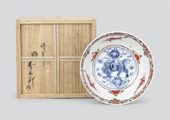 Gosu styled bowl with design of lion and sacred jewel by Eiraku  Zengoro XIV