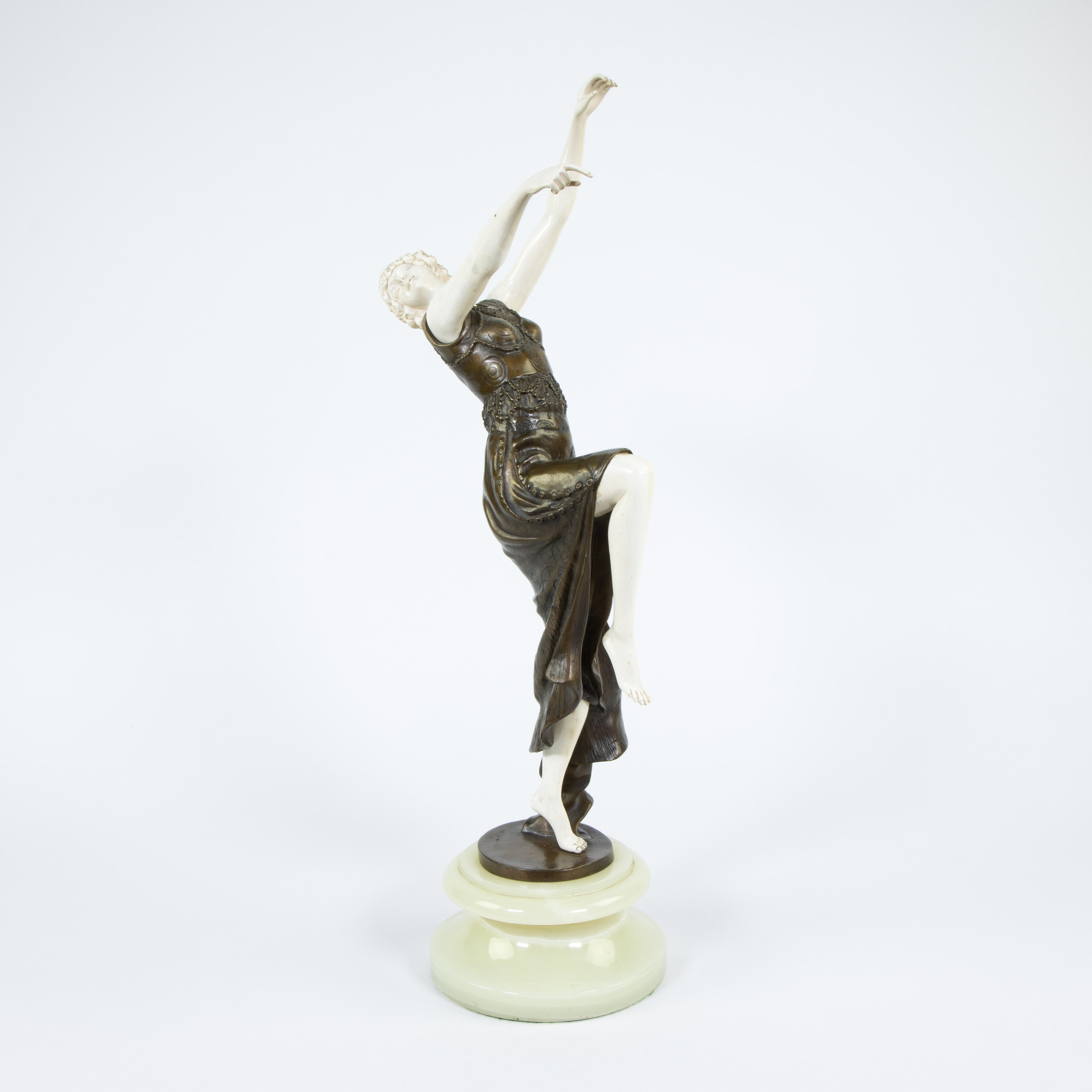 Joé Descomps | Danseuse | MutualArt