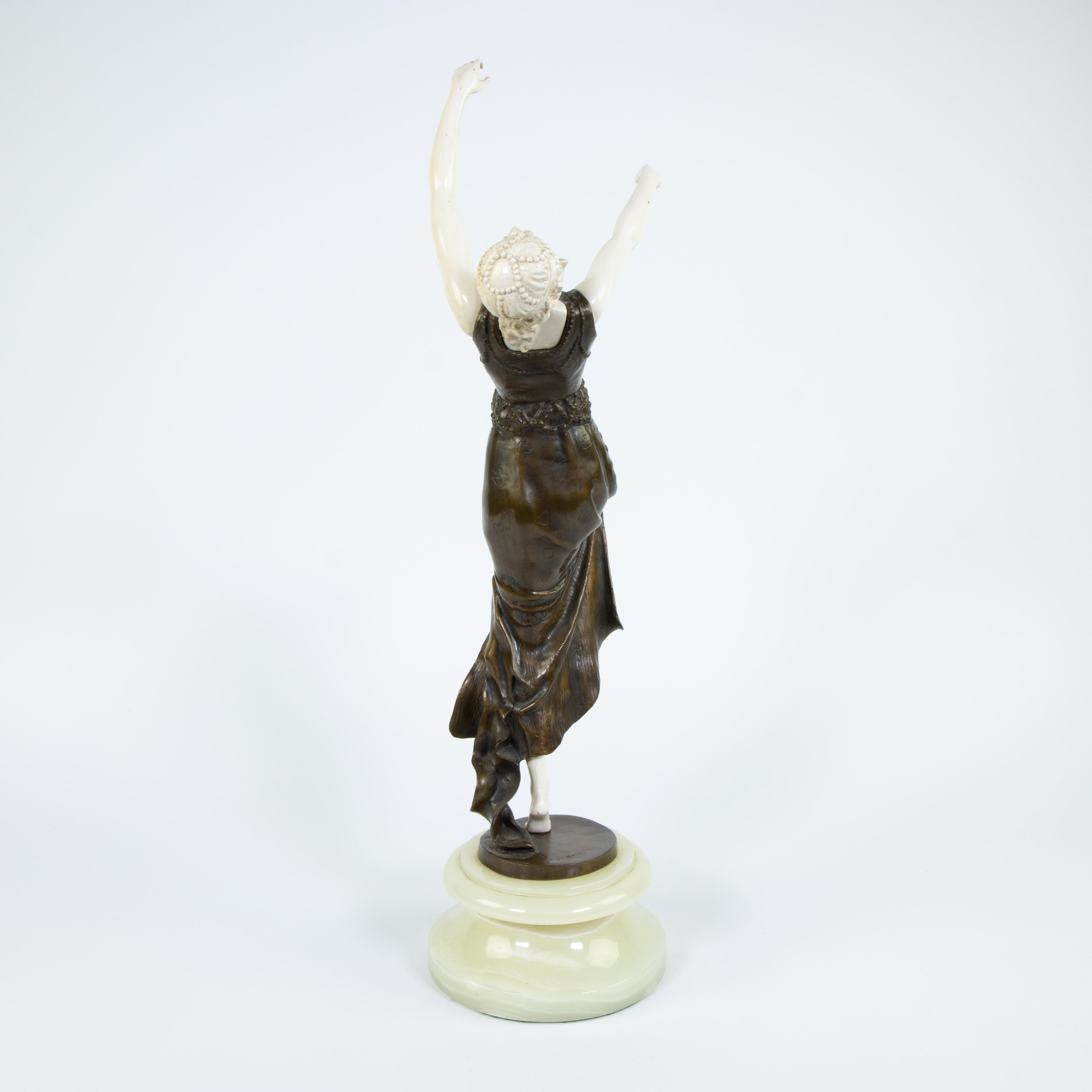 Joé Descomps | Danseuse | MutualArt